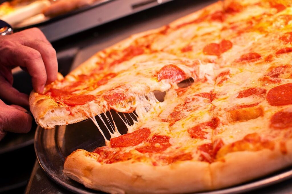 gallerypizza1 Helen's Pizza